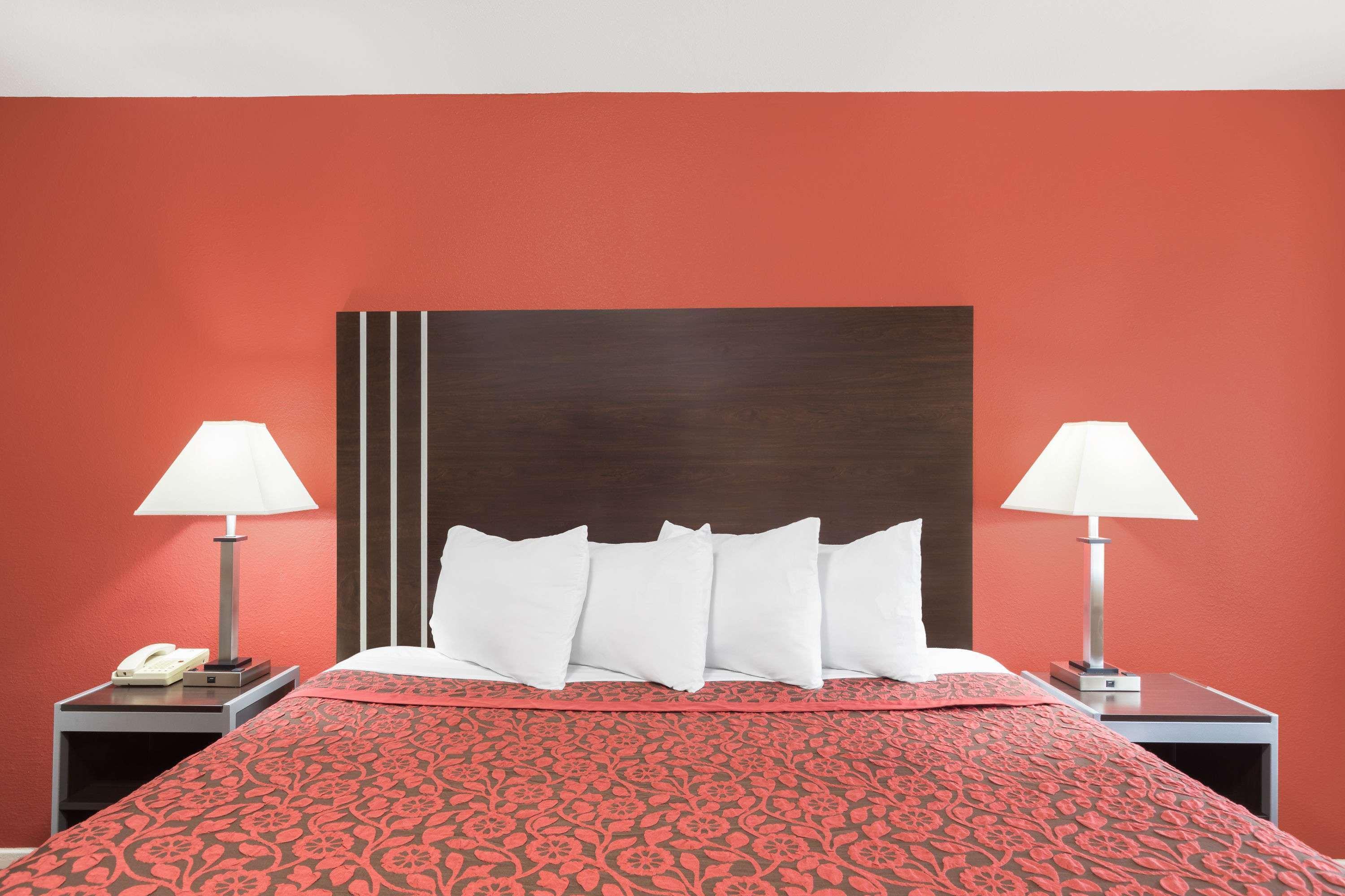 Motel Days By Wyndham University Drive