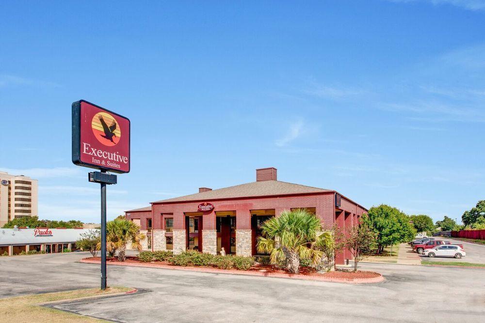 Days By Wyndham University Drive 3*