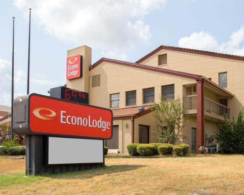 Days By Wyndham University Drive Motel College Station