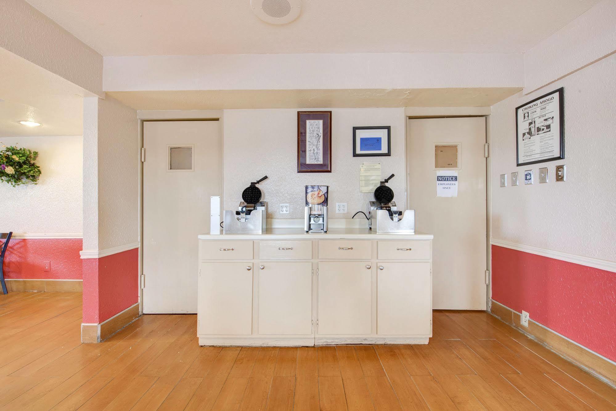 Days By Wyndham Drive Motel 3*