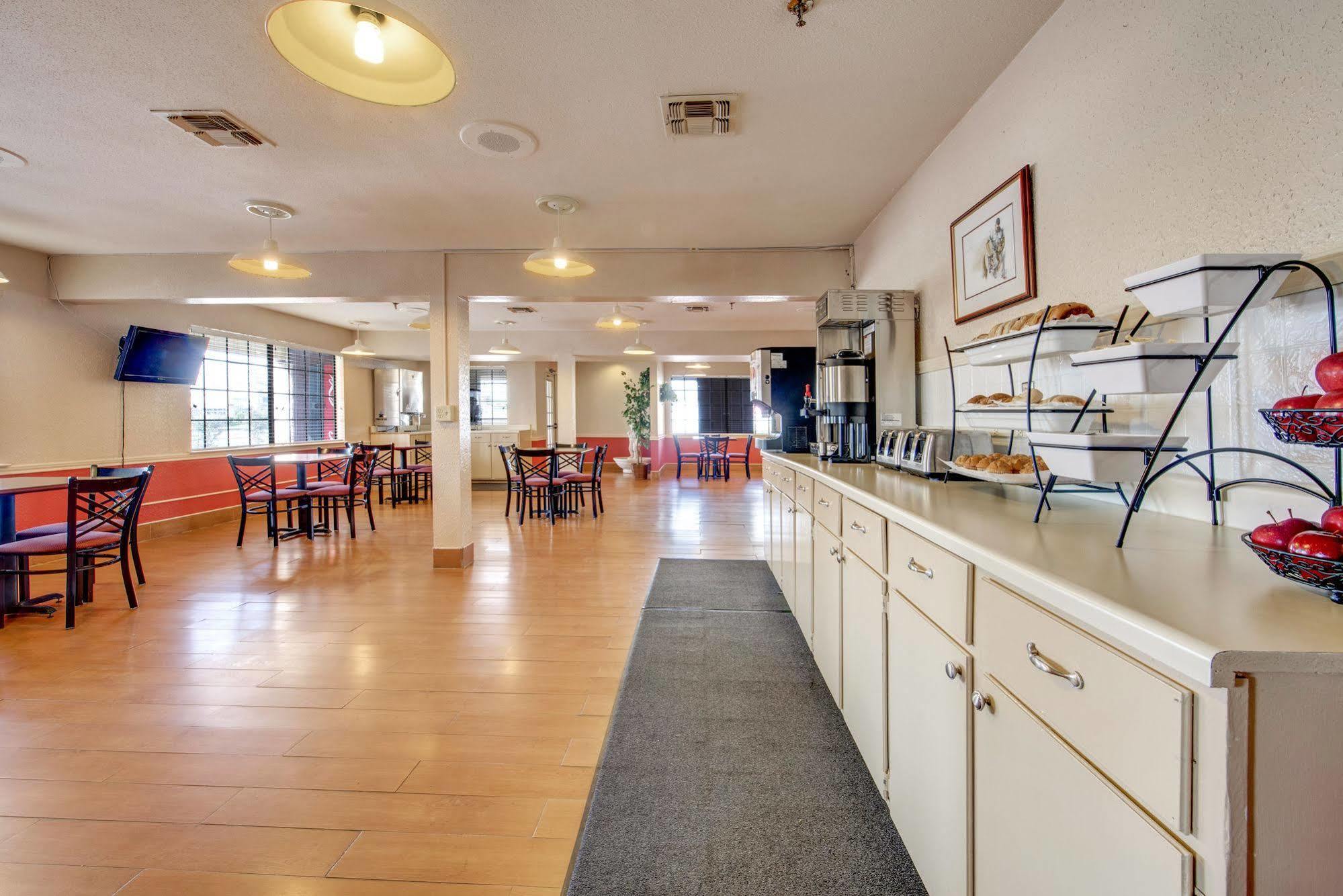 Days By Wyndham Drive Motel 3*