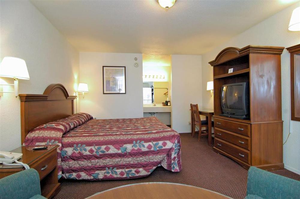 Days By Wyndham Drive College Station